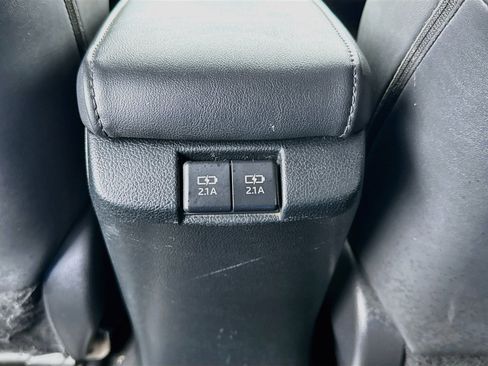 Used 2021 Toyota Prius XLE FWD image 16