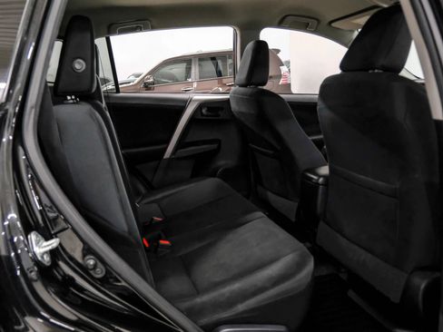 Used 2017 Toyota RAV4 LE FWD image 30