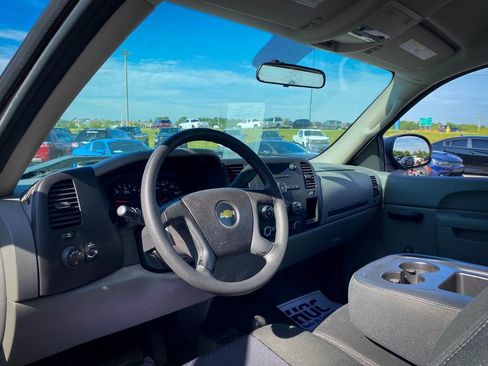 Used 2011 Chevrolet Silverado 1500 W/T AWD/4WD image 2