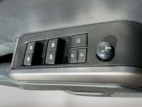 Used 2018 Toyota Tacoma Limited AWD/4WD image 12
