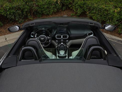 Used 2023 Aston Martin V8 Vantage Roadster RWD image 9