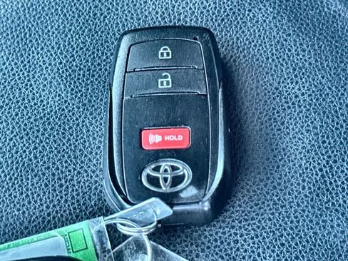 Used 2025 Toyota Tacoma SR5 AWD/4WD image 28