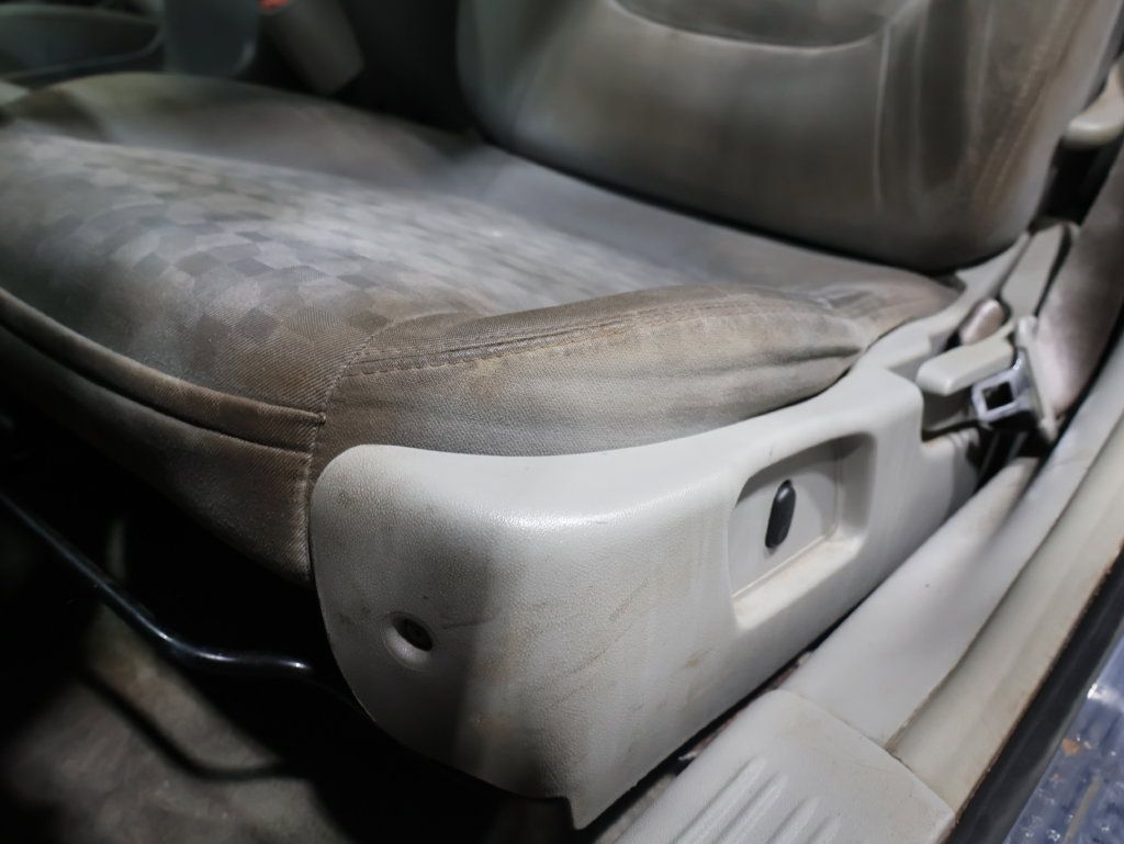Used 2005 Chevrolet Malibu V6 w/ Preferred Equipment Group FWD image 17