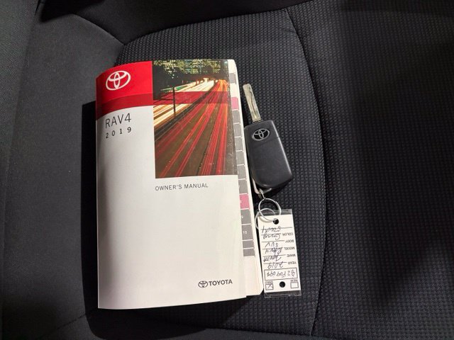 Used 2019 Toyota RAV4 LE w/ Carpet Mat Package FWD image 9