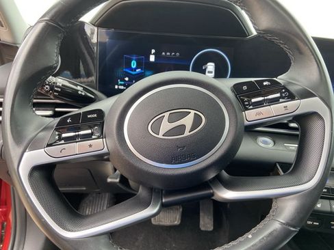 Used 2025 Hyundai Elantra Limited FWD image 35