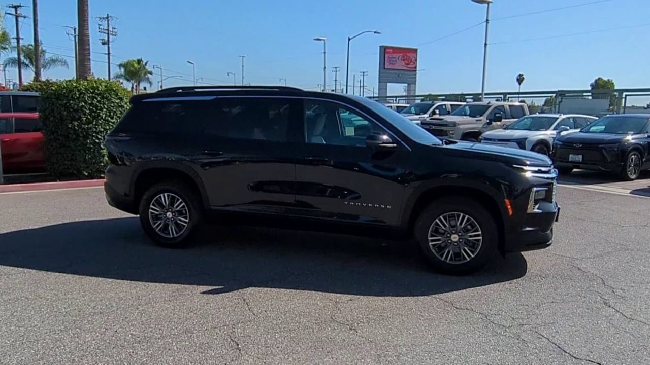 Used 2026 Chevrolet Traverse LT w/ Driver Confidence Package FWD image 9
