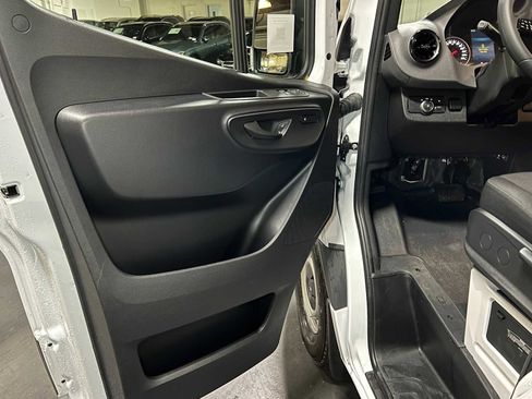Used 2025 Mercedes-Benz Sprinter 2500 image 19