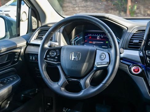 Used 2023 Honda Odyssey Touring image 12