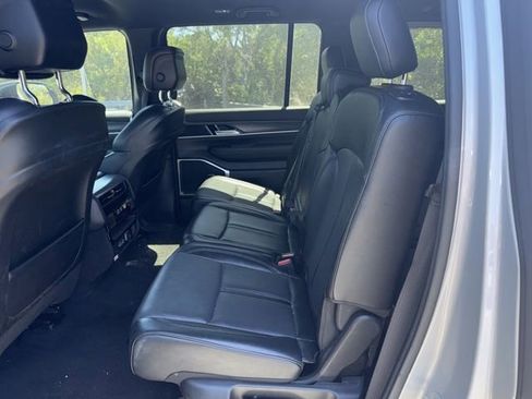 Used 2024 Jeep Wagoneer Series II w/ Flexible Seating Group RWD image 7