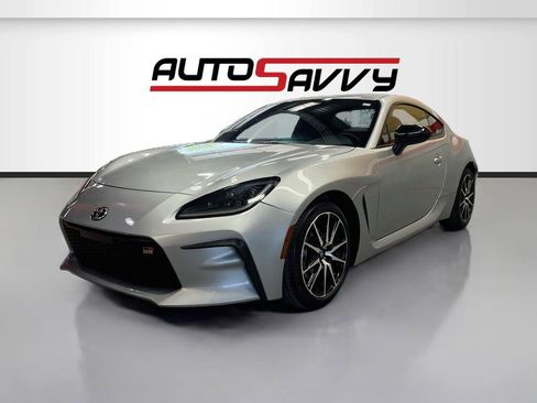 Used 2026 Toyota GR86 w/ ALL Weather Mat Package (TMS) RWD image 3