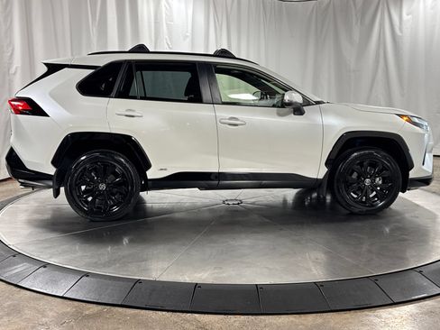 Used 2022 Toyota RAV4 SE w/ Convenience Package AWD/4WD image 6