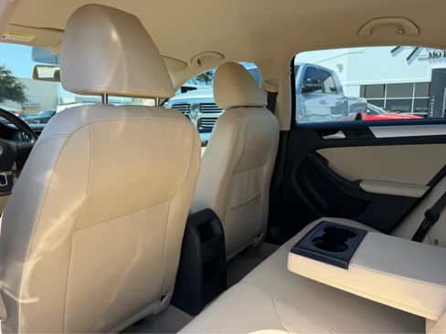 Used 2014 Volkswagen Jetta SE FWD image 19