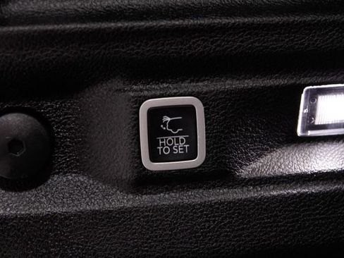 Used 2023 Jeep Grand Cherokee L Limited w/ Black Appearance Package image 24