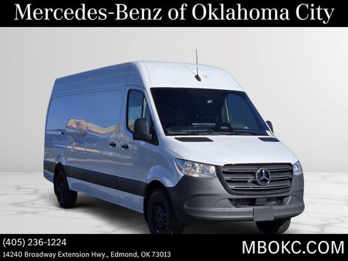 Used 2025 Mercedes-Benz Sprinter 2500 image 2