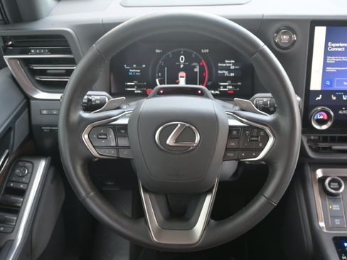 Used 2024 Lexus GX 550 w/ Cold Area Package AWD/4WD image 17