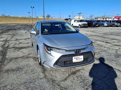 Used 2022 Toyota Corolla LE image 3