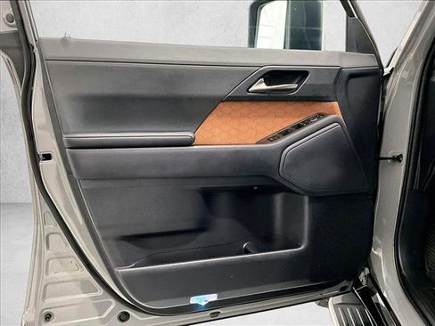 Used 2025 Lexus GX 550 w/ Cold Area Package AWD/4WD image 18