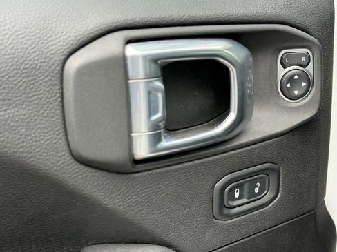 Used 2021 Jeep Wrangler Unlimited Sahara AWD/4WD image 22