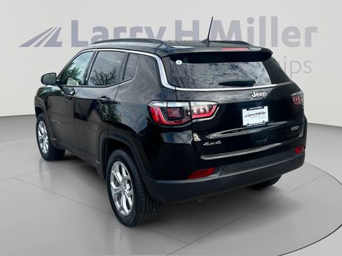Used 2024 Jeep Compass Latitude AWD/4WD image 4