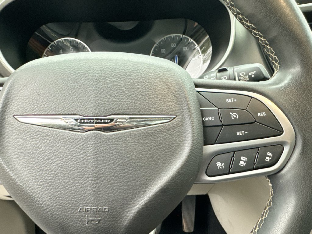 Used 2023 Chrysler Pacifica Touring-L w/ Uconnect Theater Family Group AWD/4WD image 18