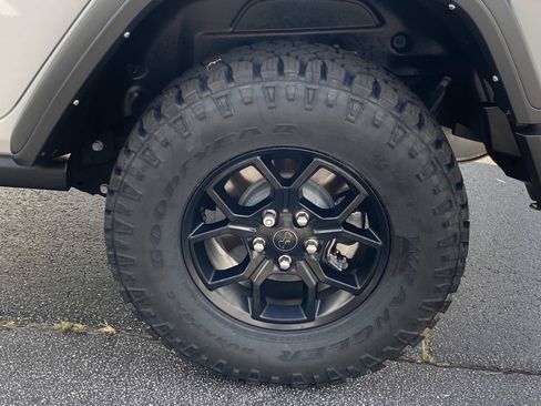 Used 2024 Jeep Wrangler Unlimited Sport AWD/4WD image 15