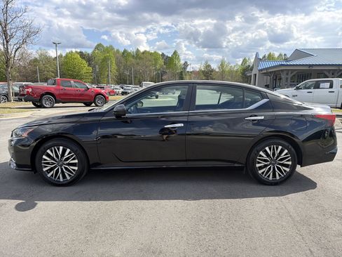 Used 2025 Nissan Altima 2.5 SV FWD image 21