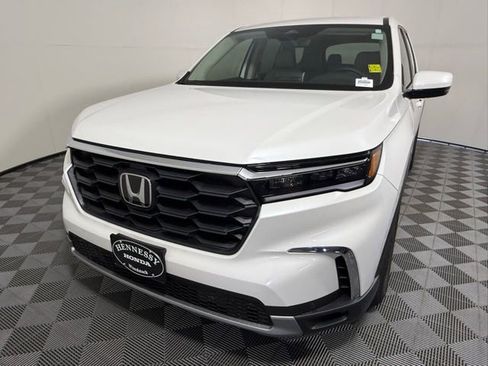 Used 2025 Honda Pilot EX-L image 2