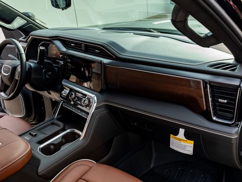 Used 2026 GMC Sierra 3500 Denali Ultimate w/ LPO, Black Badging Package image 18