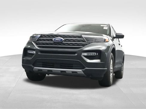 Used 2024 Ford Explorer XLT w/ Equipment Group 202A AWD/4WD image 9