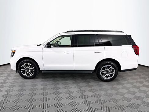 Used 2025 Ford Expedition Active AWD/4WD image 4