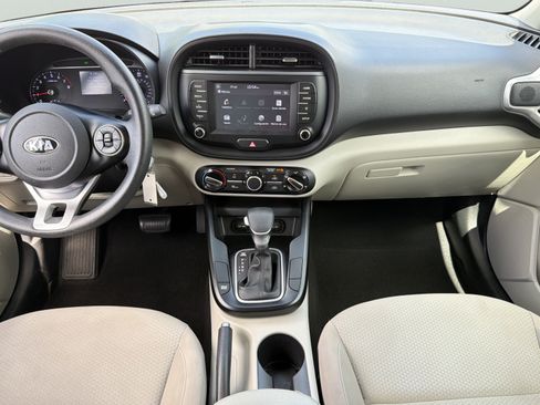 Used 2020 Kia Soul LX FWD image 11