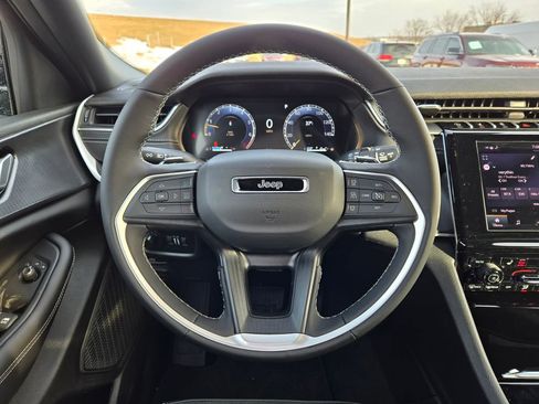New 2025 Jeep Grand Cherokee Altitude image 16