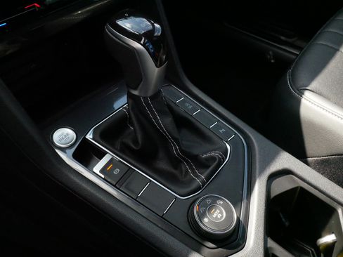 Certified 2023 Volkswagen Tiguan SE R-Line AWD/4WD image 24