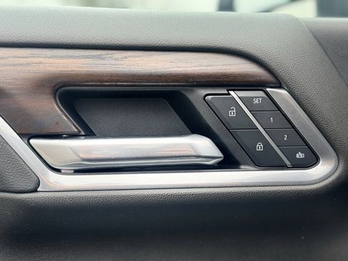 Used 2025 GMC Sierra 2500 SLT w/ SLT Convenience Package image 23