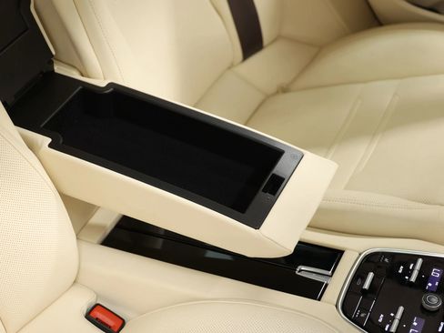 Used 2023 Porsche Panamera 4 Platinum Edition image 90