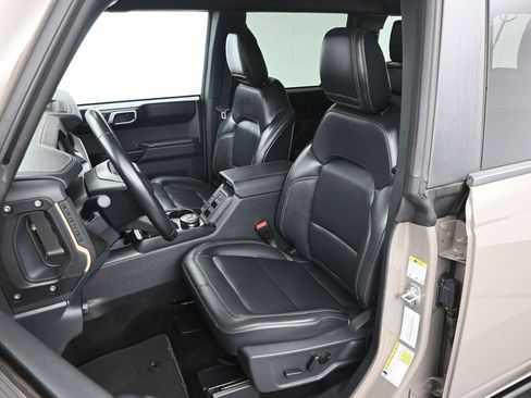 Used 2025 Ford Bronco Badlands image 10