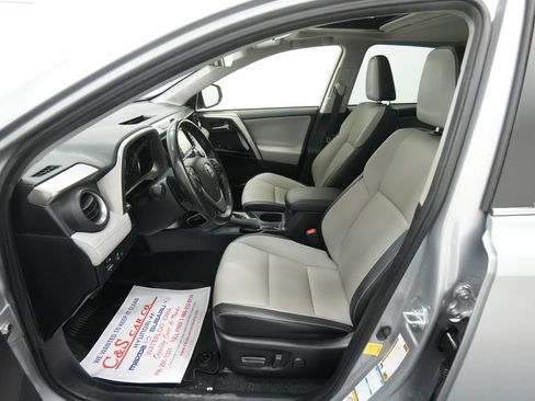Used 2018 Toyota RAV4 Limited AWD/4WD image 16