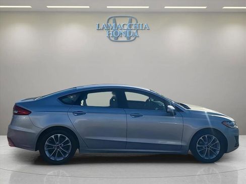 Used 2019 Ford Fusion SE FWD image 4