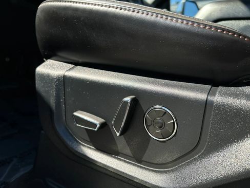 Used 2019 Ford F150 Platinum w/ Equipment Group 701A Luxury AWD/4WD image 9