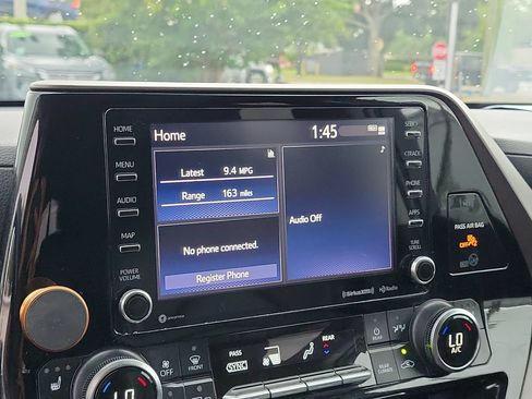 Used 2021 Toyota Highlander XLE FWD image 23
