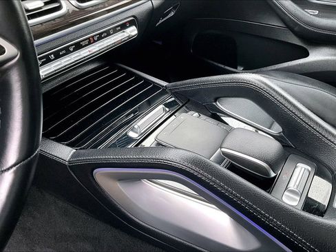 Used 2024 Mercedes-Benz GLS 450 4MATIC image 19