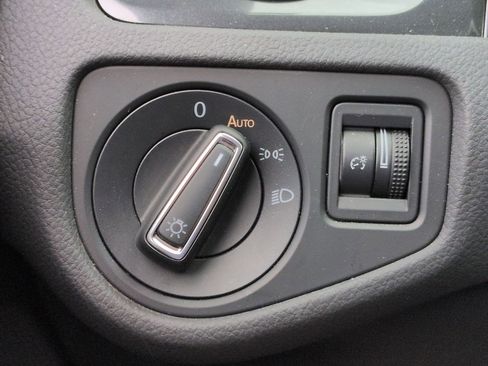 Used 2019 Volkswagen Golf S image 23