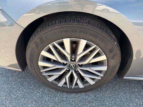 Used 2025 Nissan Altima 2.5 SV FWD image 11
