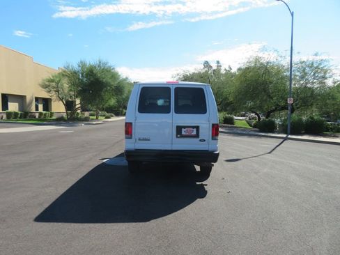 Used 2006 Ford E-350 and Econoline 350 Super Duty Wagon image 12