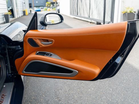Used 2013 SRT Viper GTS w/ GTS Laguna Interior Pkg RWD image 8