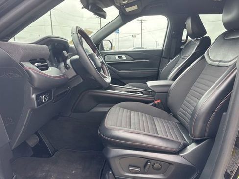 Used 2025 Ford Explorer ST-Line w/ ST-Line Street Pack AWD/4WD image 2