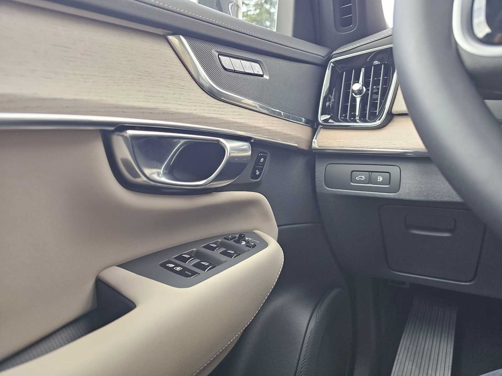 New 2026 Volvo XC90 T8 Plus w/ Protection Package AWD/4WD image 33