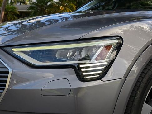 Used 2021 Audi e-tron Premium w/ Towing Package image 85