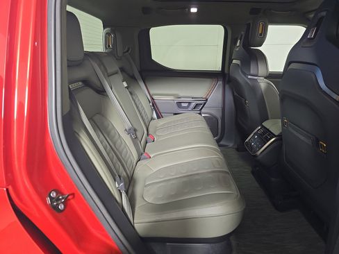 Used 2022 Rivian R1T Launch Edition image 22