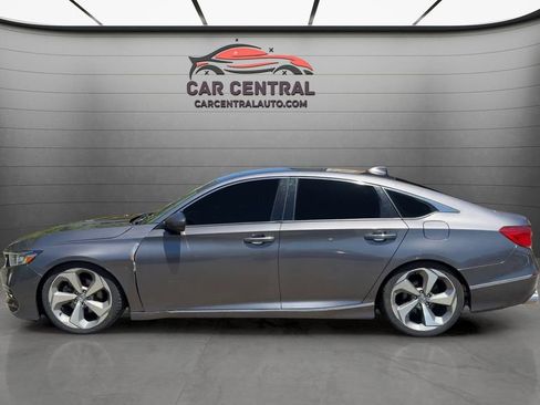 Used 2018 Honda Accord Touring image 2